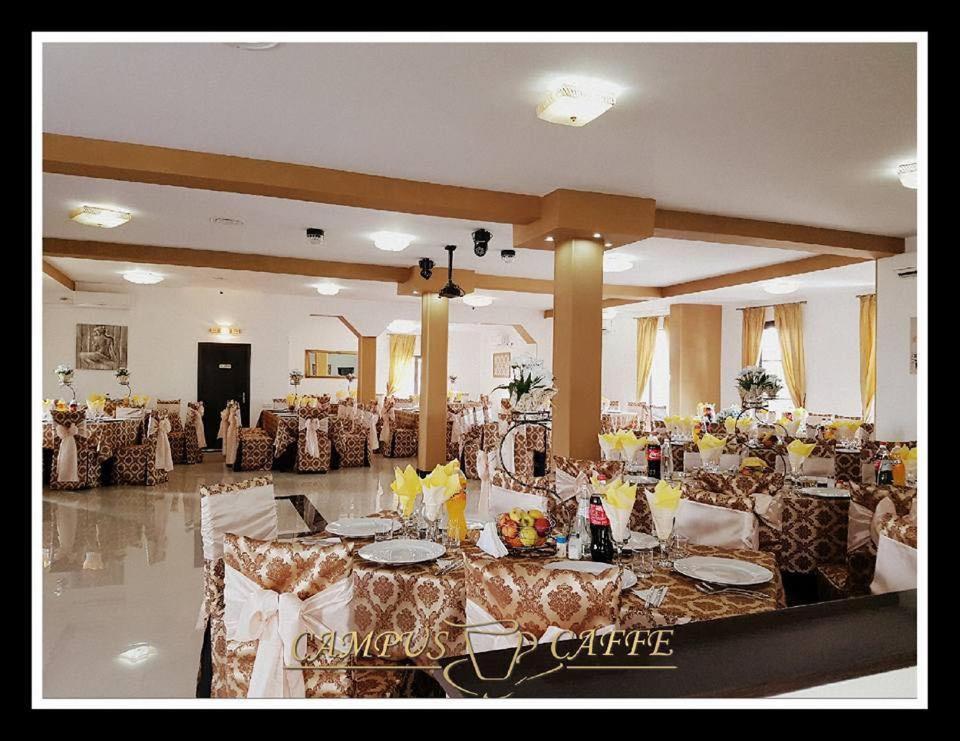 Hotel Campus Caffe Mansion Buzău Exterior foto